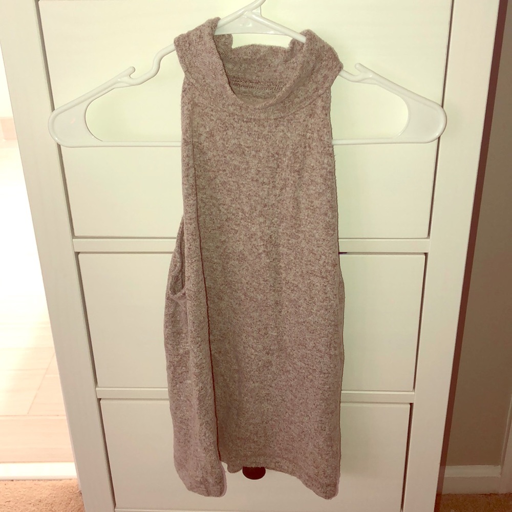 Grayish choker top